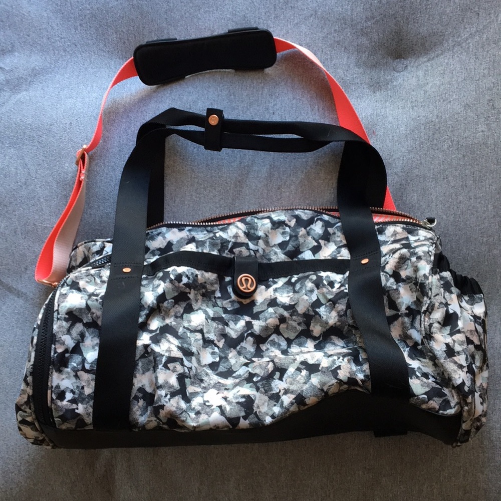 LuluLemon duffel bag / gym bag